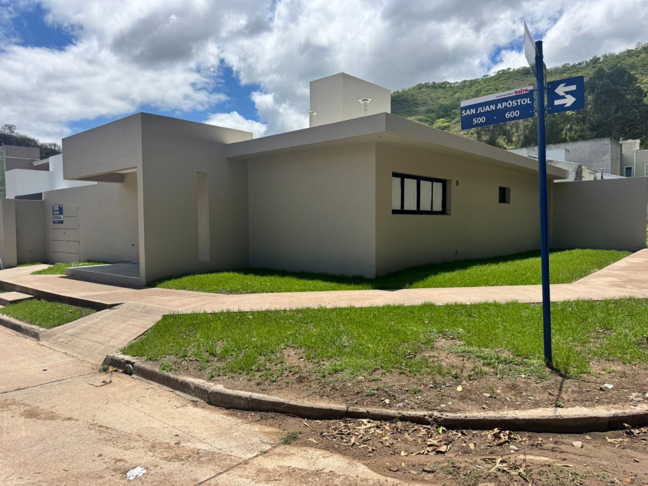 CASA ESQUINA A ESTRENAR 2 DORMITORIOS - BARRIO UNIVERSIDAD CATOLICA