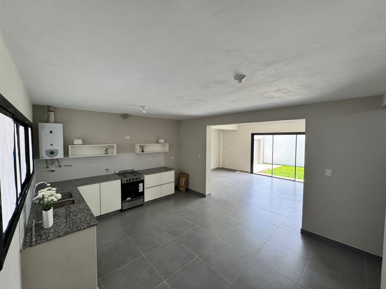 CASA ESQUINA A ESTRENAR 2 DORMITORIOS - BARRIO UNIVERSIDAD CATOLICA