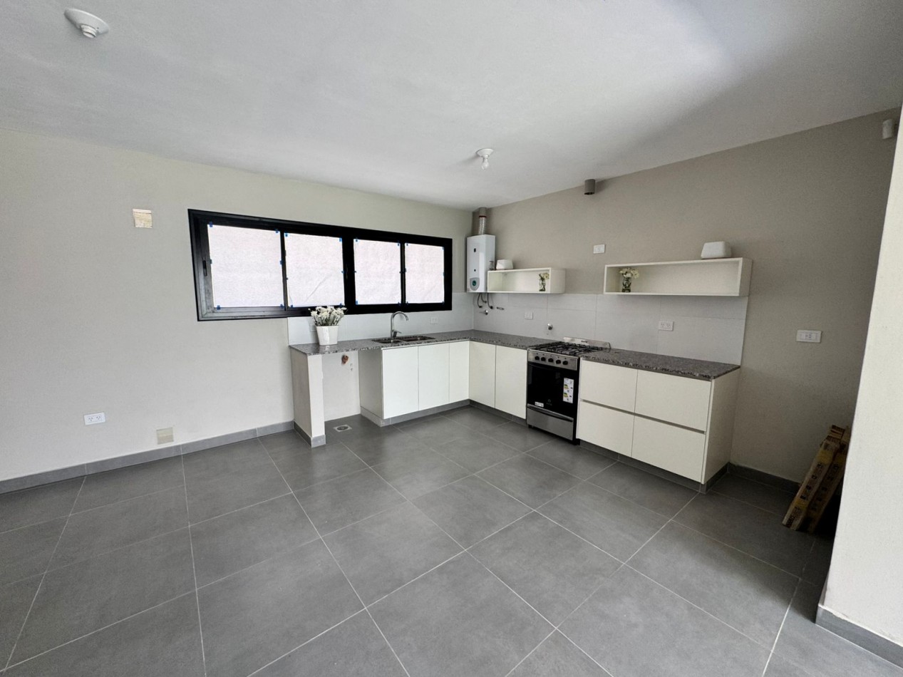 CASA ESQUINA A ESTRENAR 2 DORMITORIOS - BARRIO UNIVERSIDAD CATOLICA