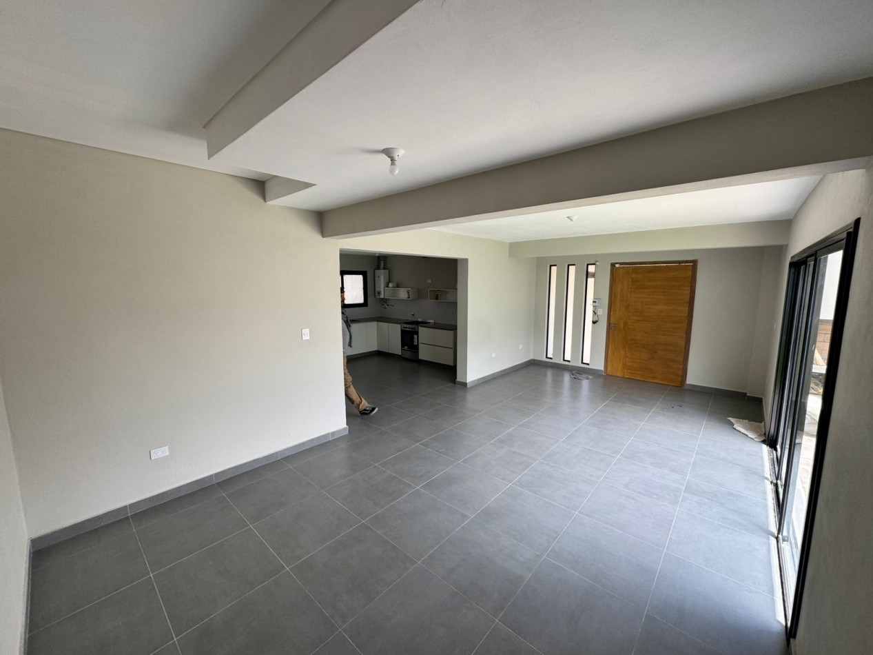 CASA ESQUINA A ESTRENAR 2 DORMITORIOS - BARRIO UNIVERSIDAD CATOLICA