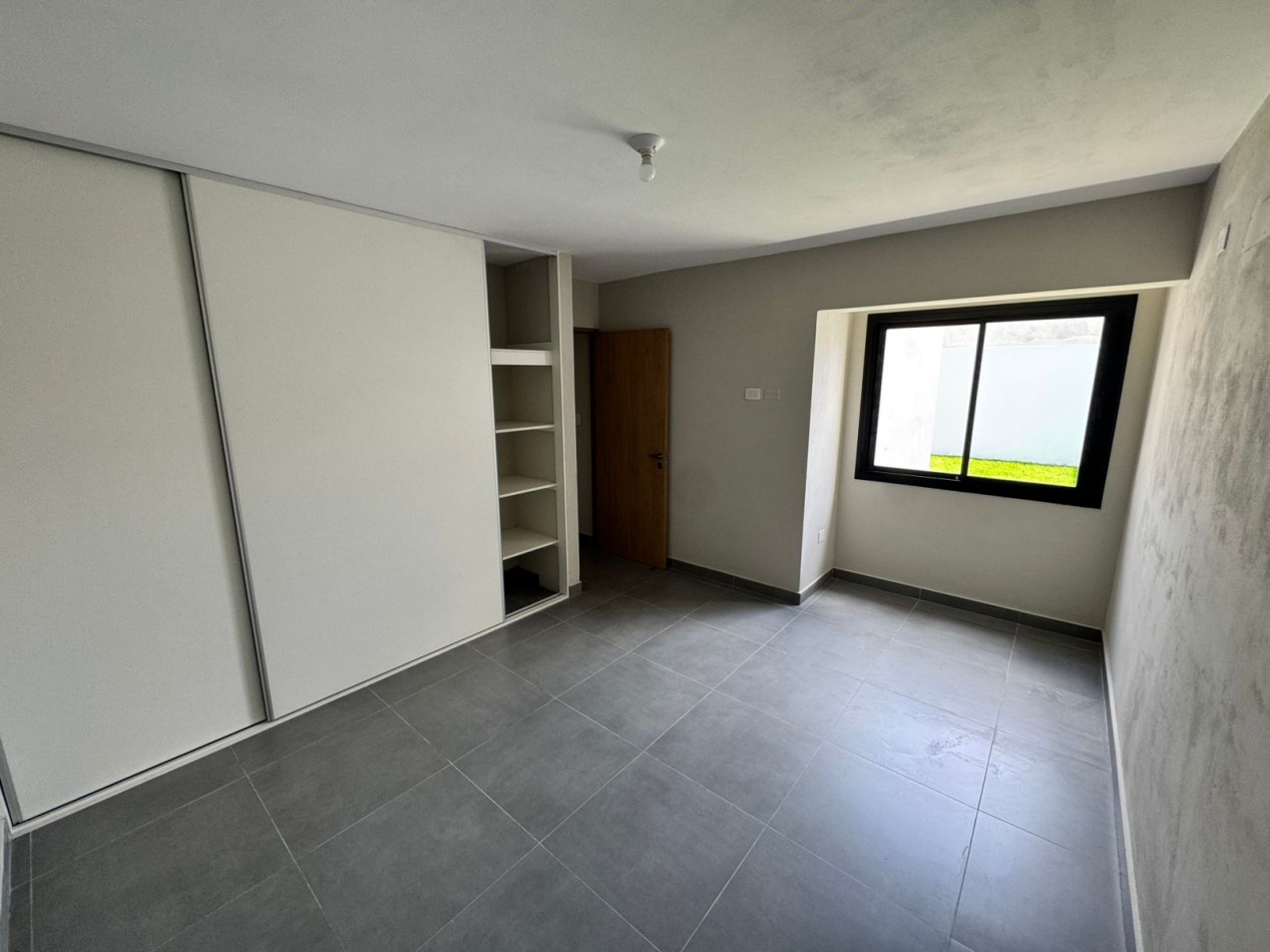 CASA ESQUINA A ESTRENAR 2 DORMITORIOS - BARRIO UNIVERSIDAD CATOLICA