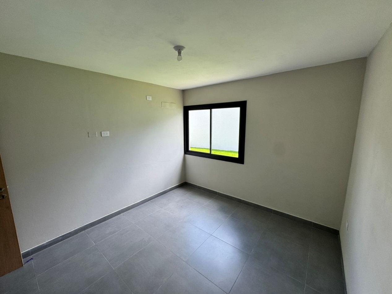 CASA ESQUINA A ESTRENAR 2 DORMITORIOS - BARRIO UNIVERSIDAD CATOLICA