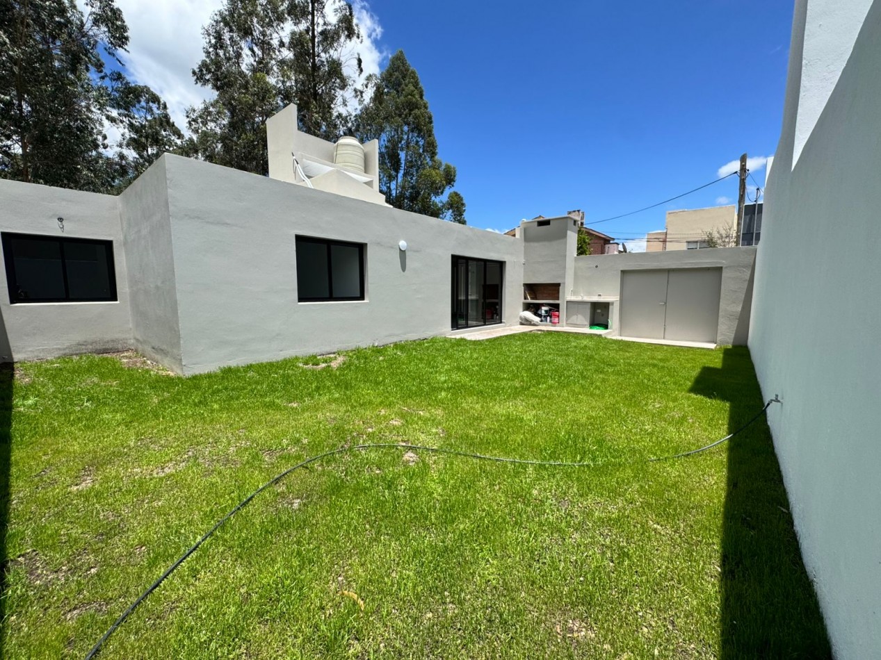 CASA ESQUINA A ESTRENAR 2 DORMITORIOS - BARRIO UNIVERSIDAD CATOLICA