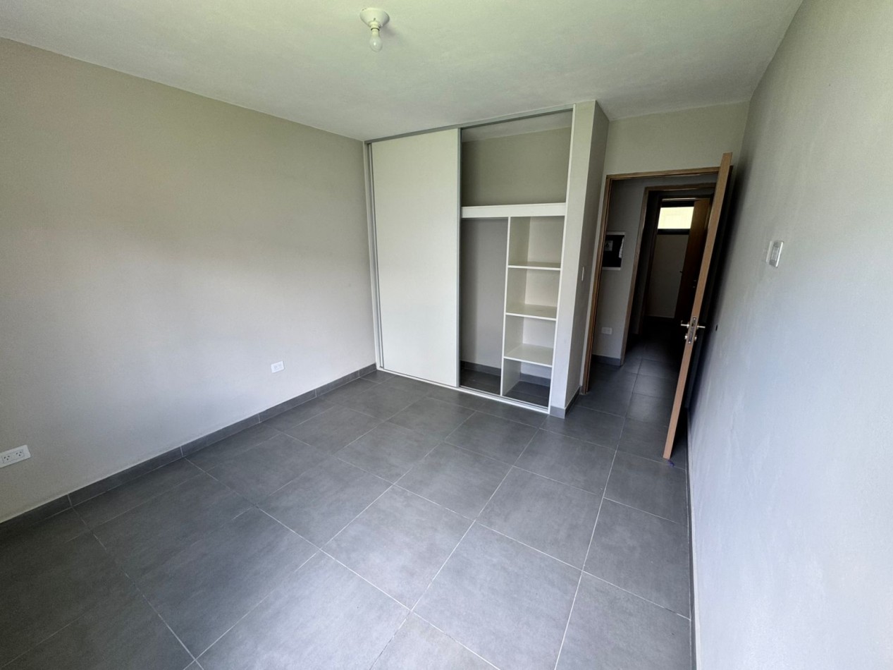 CASA ESQUINA A ESTRENAR 2 DORMITORIOS - BARRIO UNIVERSIDAD CATOLICA