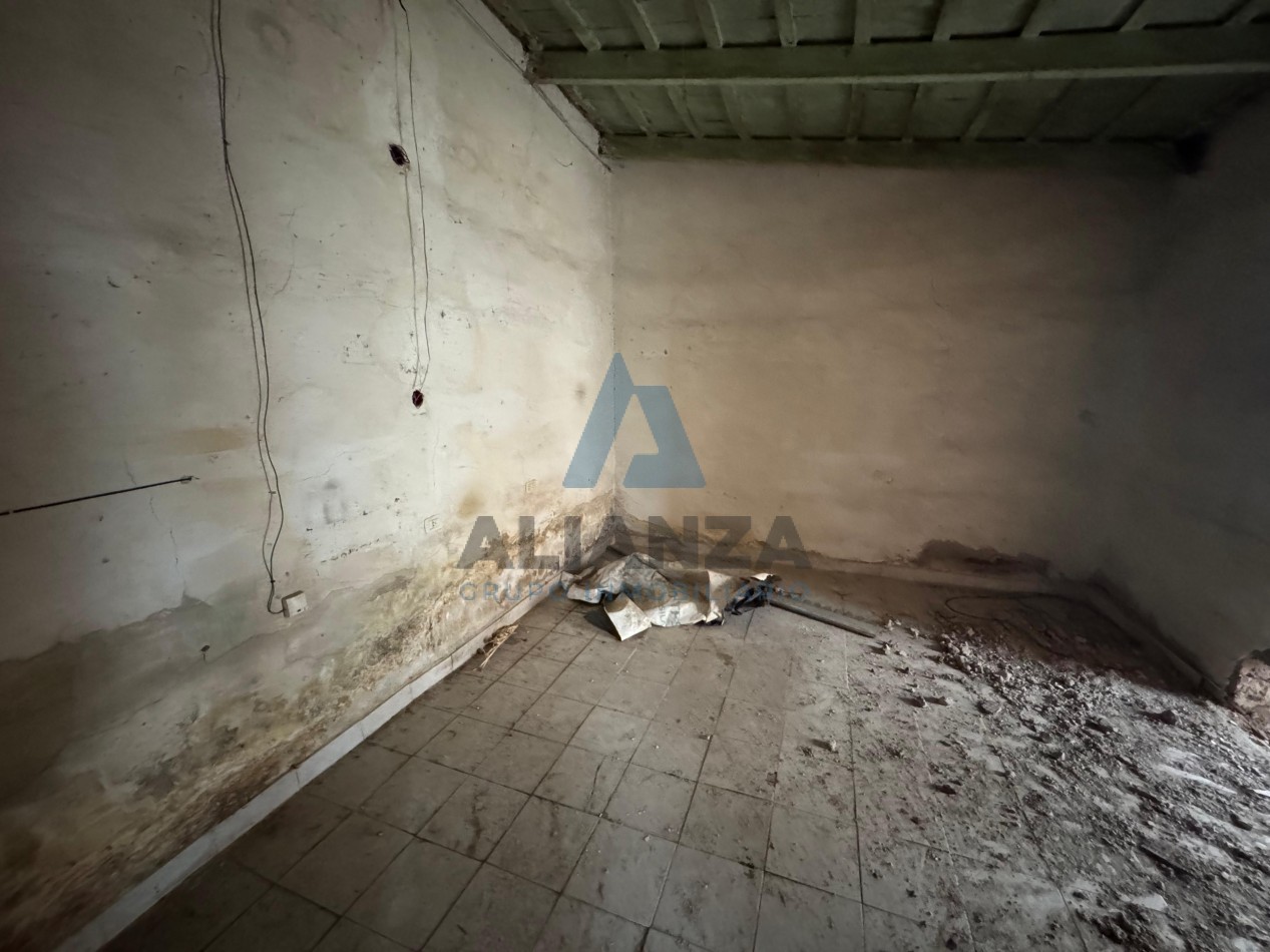 Terreno con casa a reciclar en venta