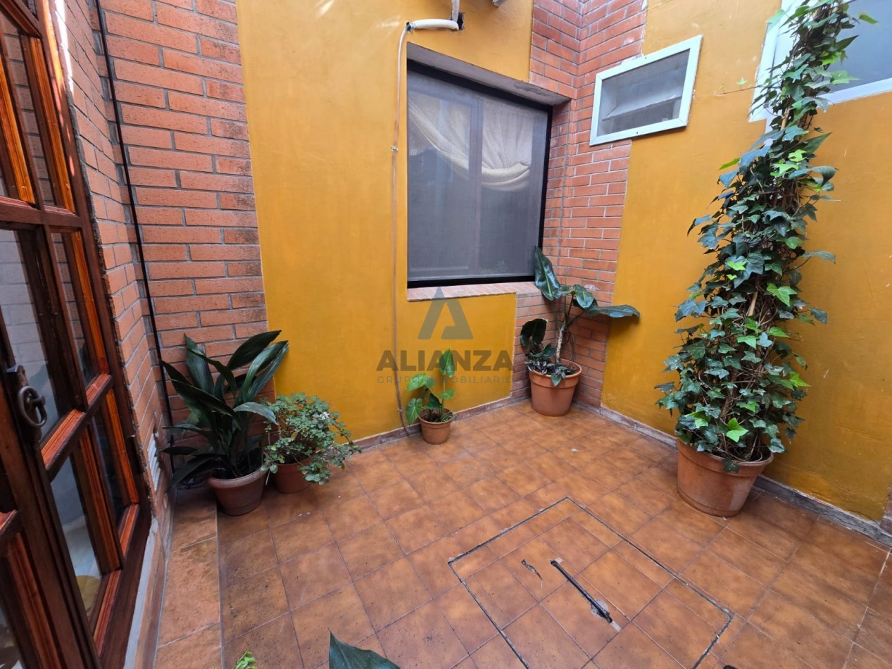 Casa en venta ubicada a dos cuadras Colegio Estrada 