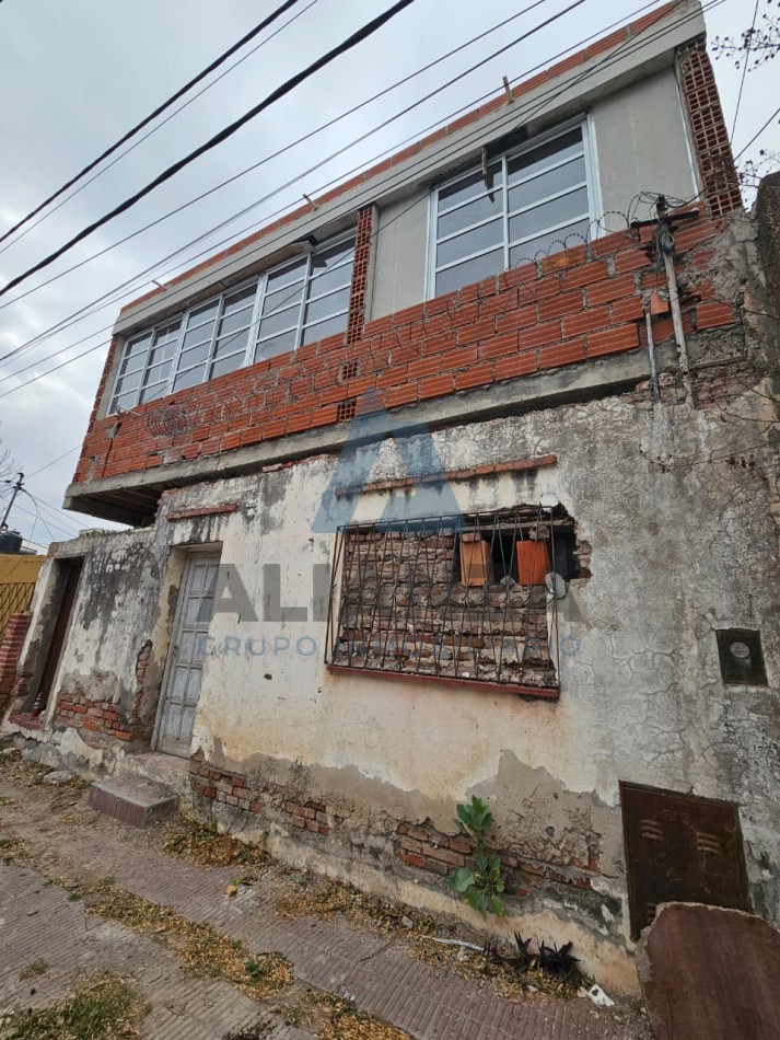 Casa a refaccionar en venta