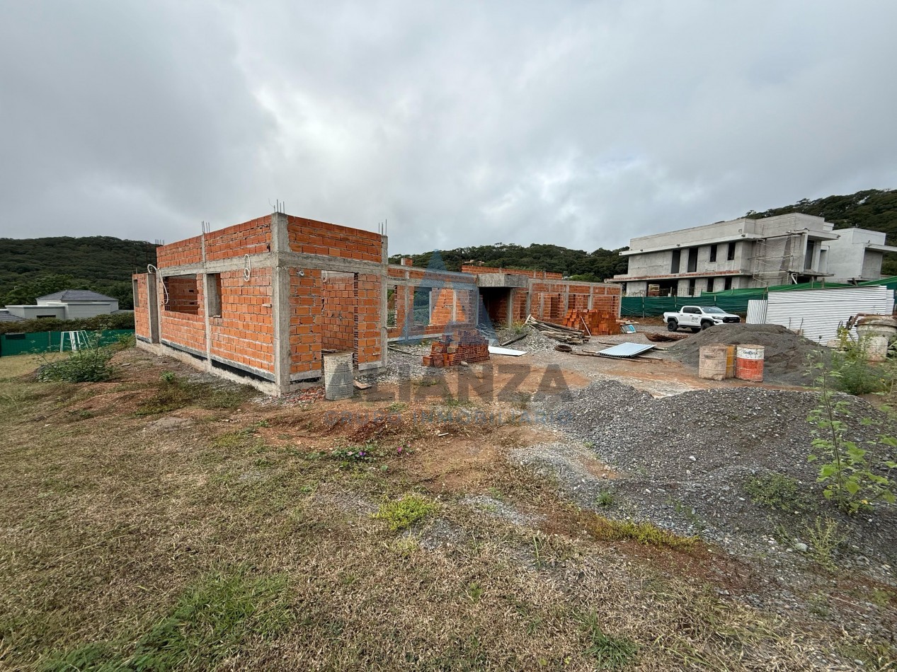 VENDO CASA EN CONSTRUCCION LUCINDA NORTE