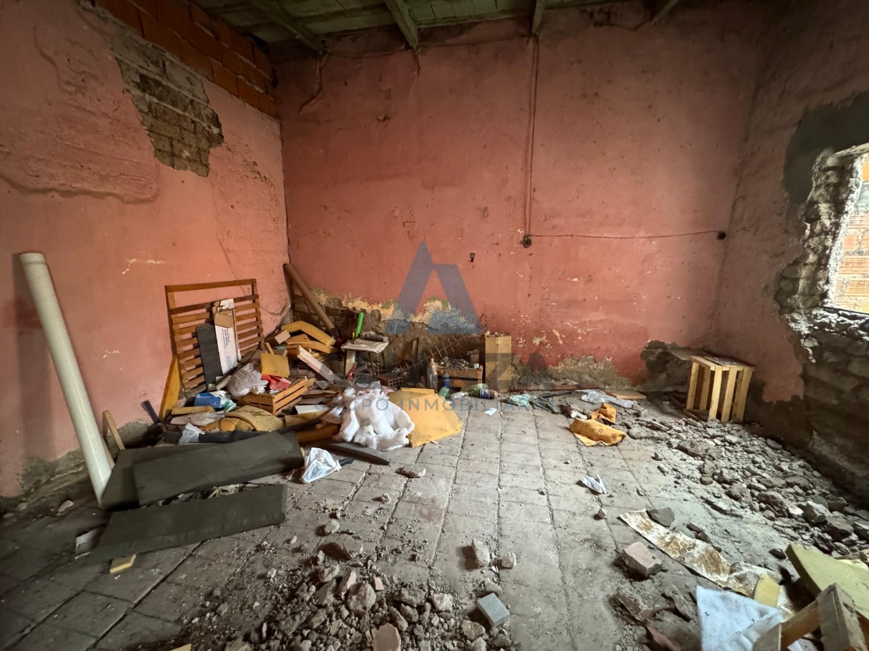 Terreno con casa a reciclar en venta