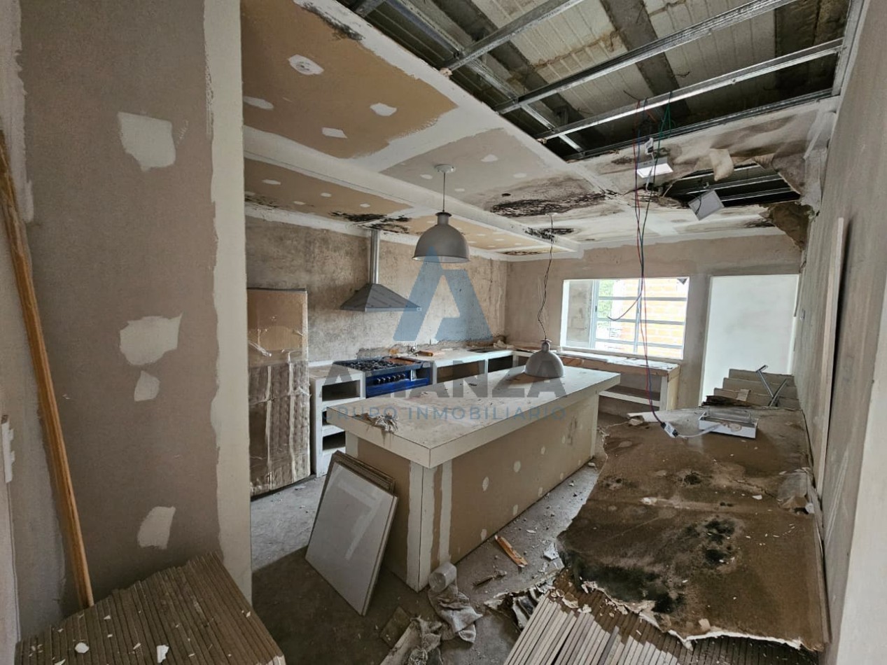 Casa a refaccionar en venta