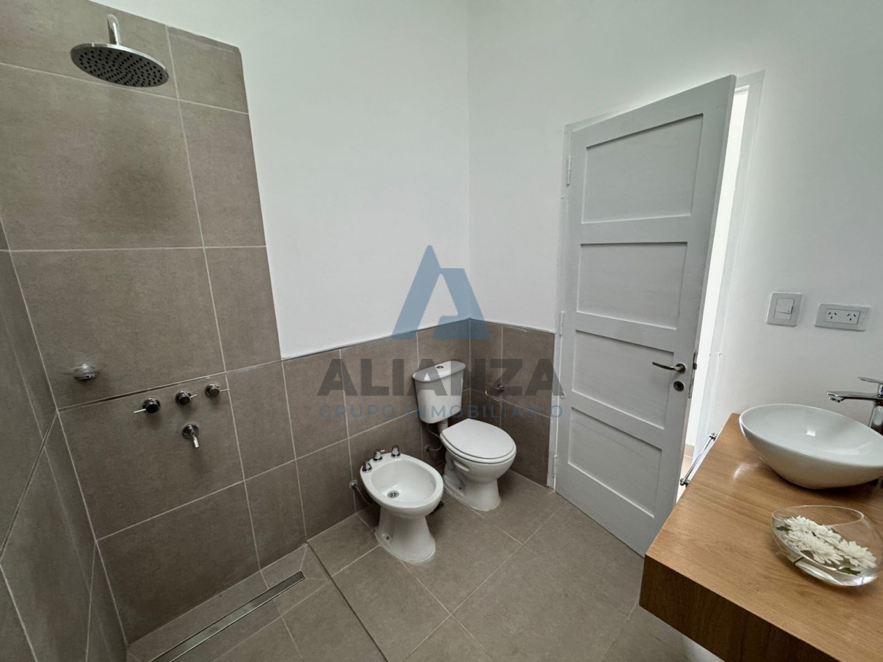 CASA A ESTRENAR 1 DORMITORIO - BARRIO UNIVERSIDAD CATOLICA