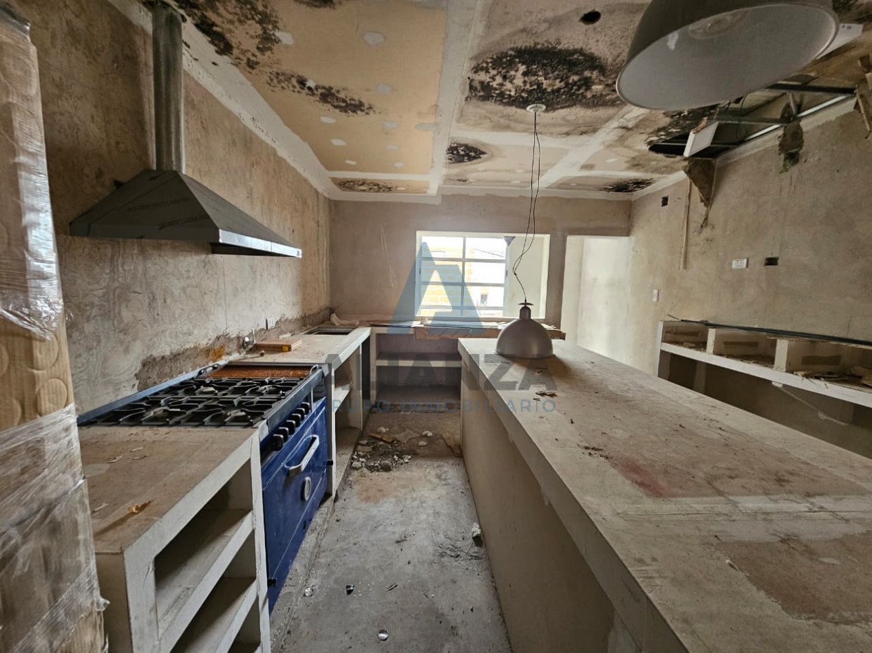 Casa a refaccionar en venta