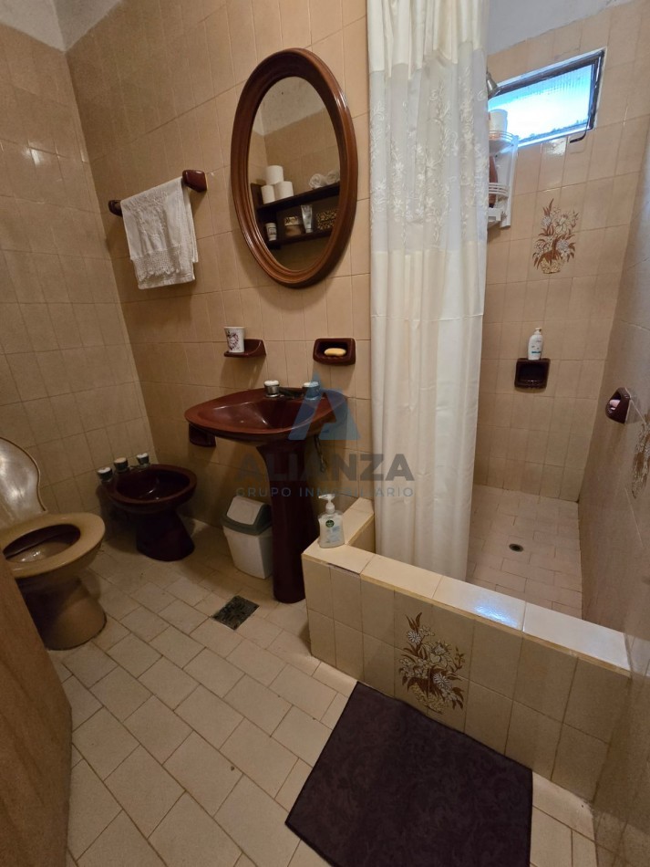 Casa en venta ubicada a dos cuadras Colegio Estrada 