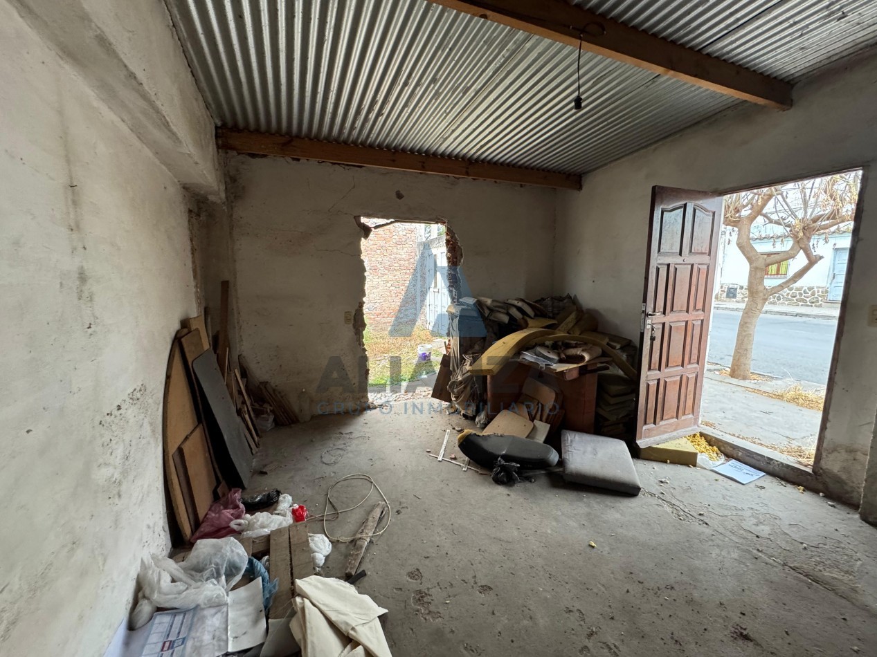 Terreno con casa a reciclar en venta