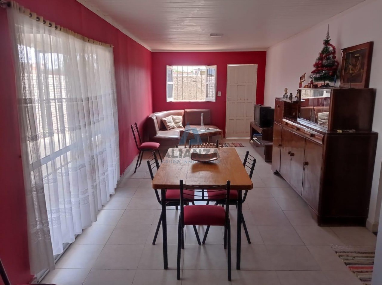 Hermosa casa en venta en B. Cielos del Valle