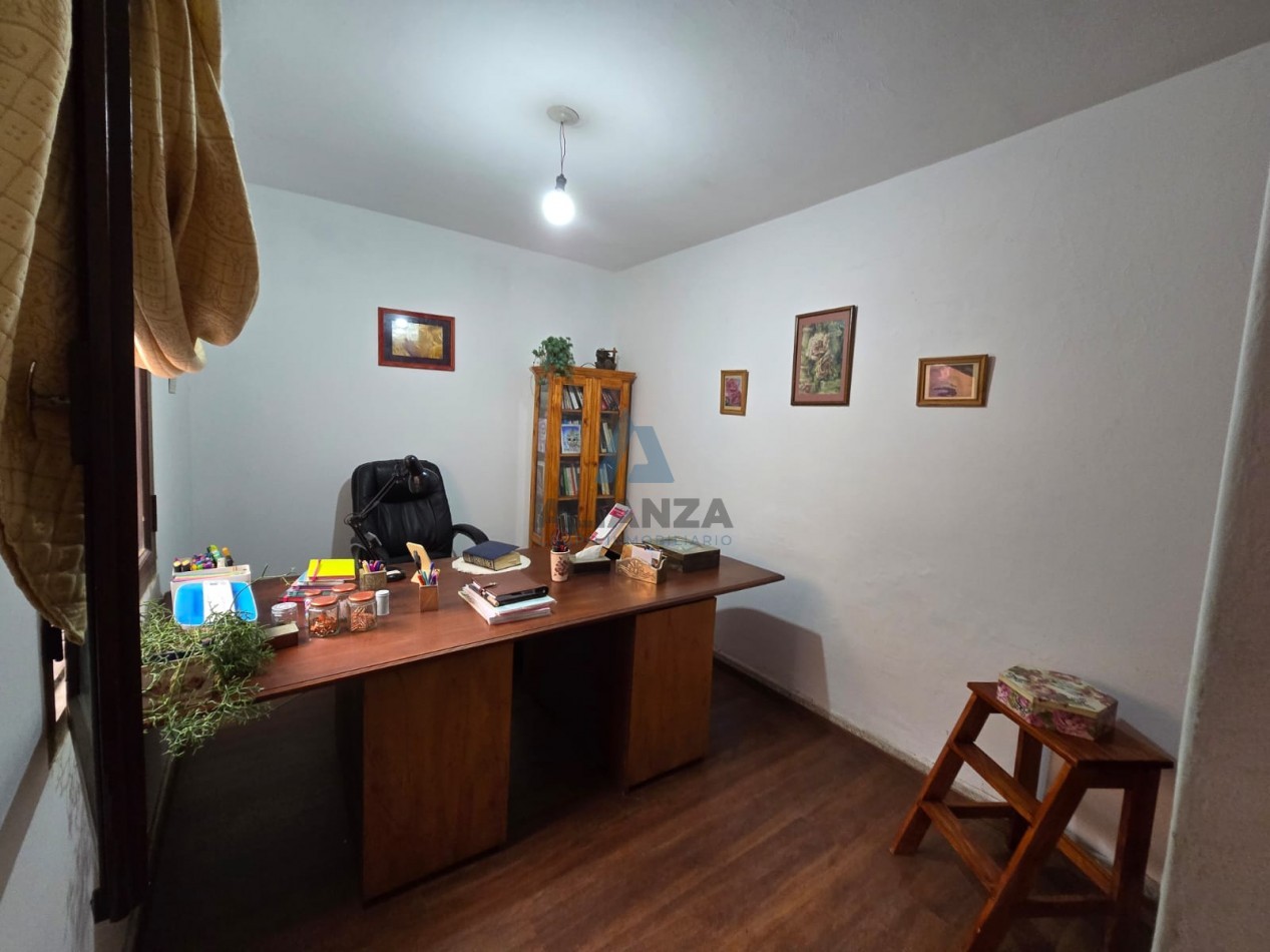 Casa en venta ubicada a dos cuadras Colegio Estrada 