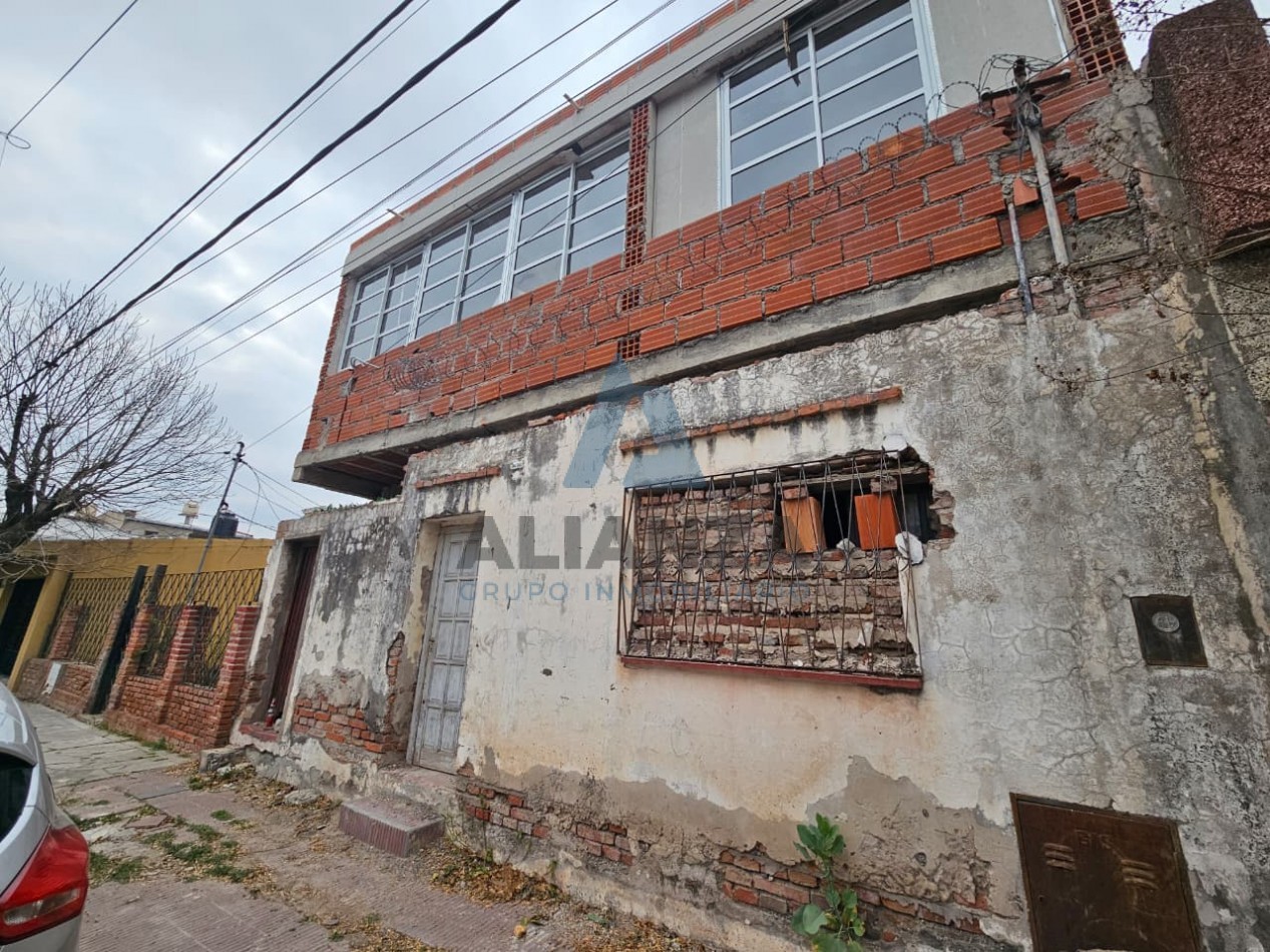 Casa a refaccionar en venta