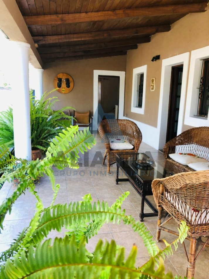 HERMOSA CASA A LA VENTA ZONA CABRA CORRAL