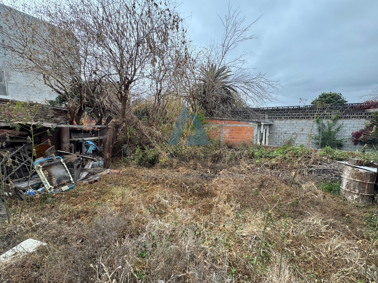 Terreno con casa a reciclar en venta
