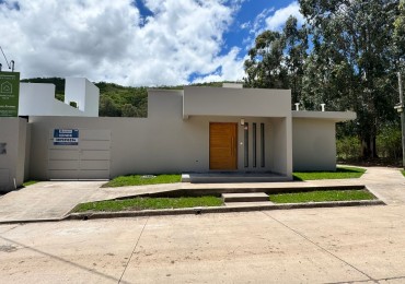 CASA ESQUINA A ESTRENAR 2 DORMITORIOS - BARRIO UNIVERSIDAD CATOLICA