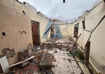Terreno con casa a reciclar en venta
